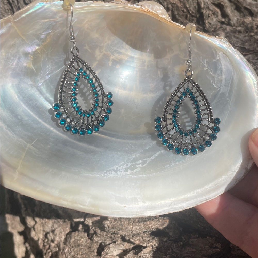Paparazzi Castle Collection Blue Earrings NWOT - Picture 3 of 7